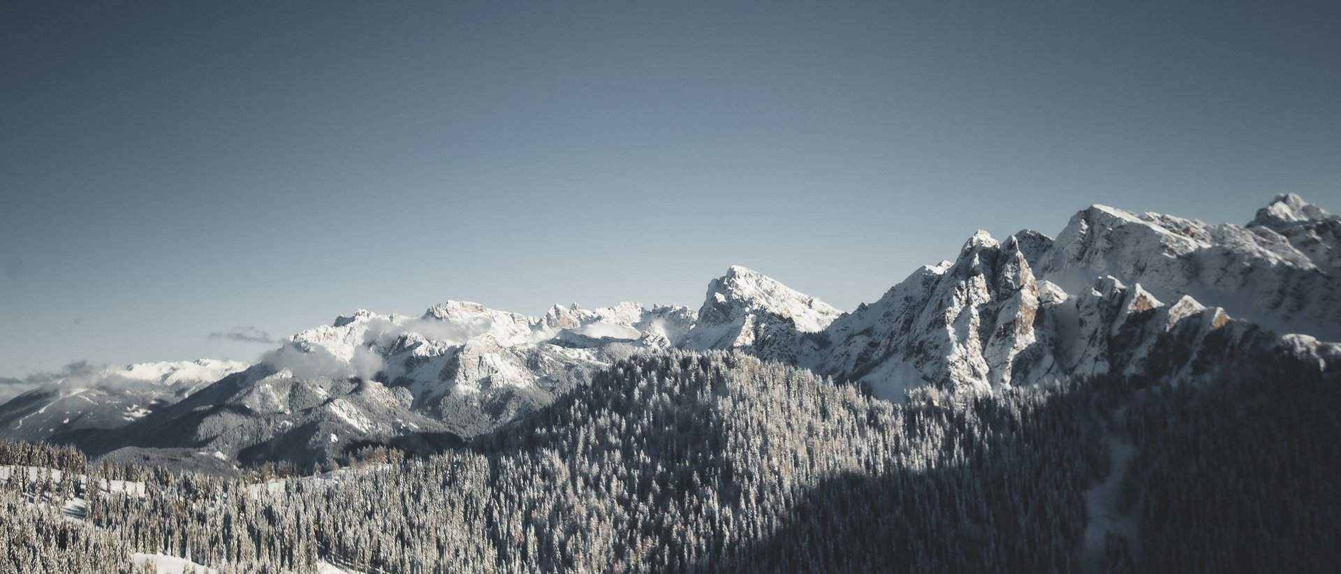 Active holidays in South Tyrol: a great experience Snow-covered mountains under a clear sky