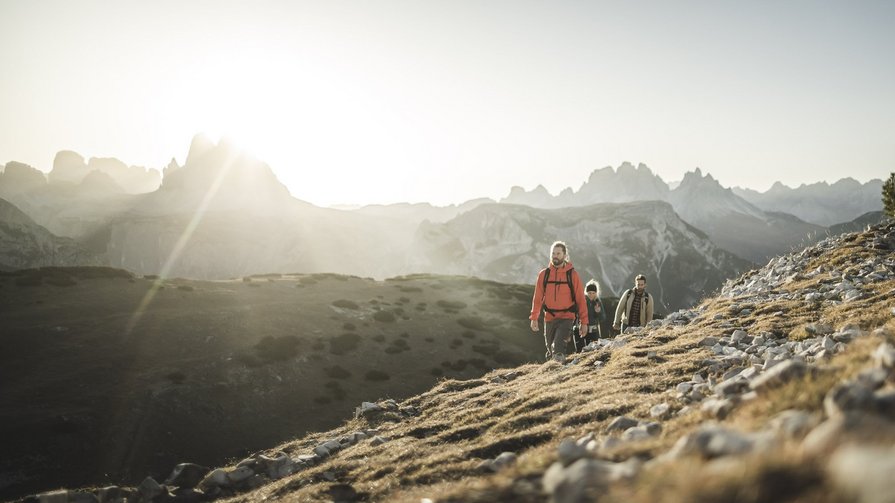 Früh aufstehen und den Sonnenaufgang bewundern Früh aufstehen und den Sonnenaufgang bewundern